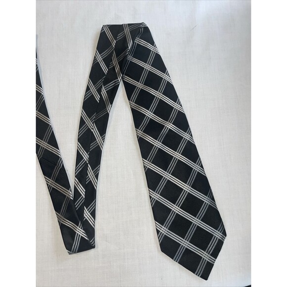 Bugatti Men’s Dress Tie Size 60” Black Striped 100% Silk Business Formal - Picture 6 of 12